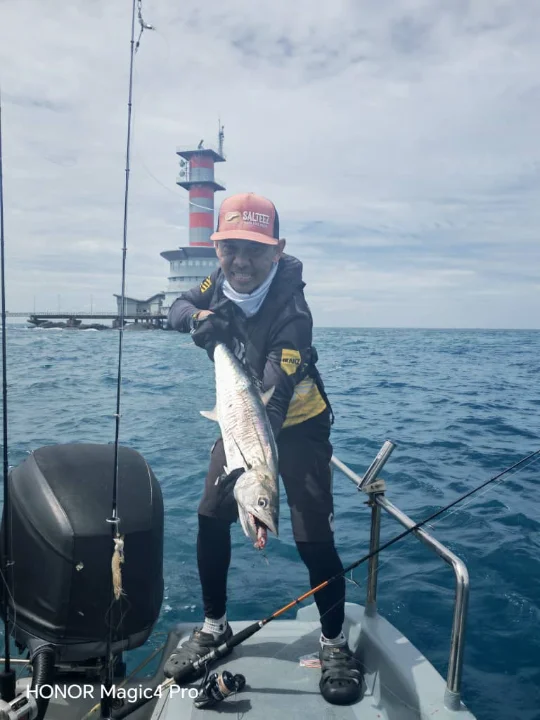 Fishon Boat Charter - Image 3