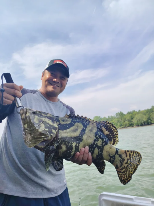 Red Boat Charter - Image 2